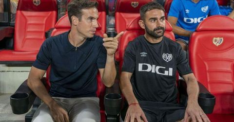 I�igo P�rez y Adri�n L�pez, en el banquillo del Rayo Vallecano