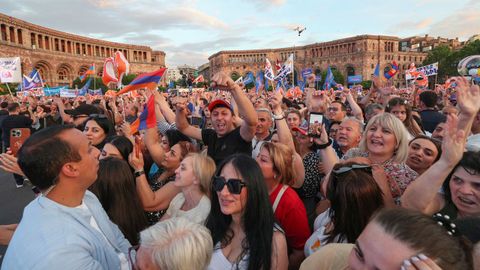 Seguidores de Nikol Pashini�n en Erev�n, capital armenia.