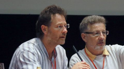 El nuevo secretario xeral de la CIG, Paulo carril (izquierda), acompañado con quien ostentó el cargo durante 16 años, Suso Seixo