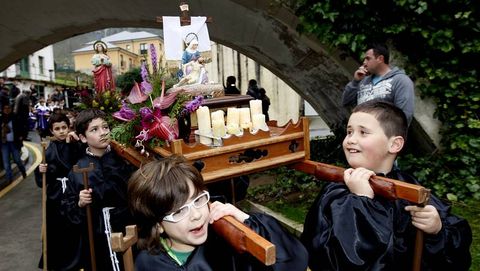 Imgenes de la procesin de Semana Santa de los nios en Viveiro.Imgenes de la procesin de Semana Santa de los nios en Viveiro