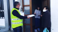 El material comprado por el Concello se reparte en domicilios 