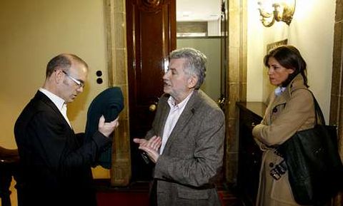 Rosendo Fern�ndez, antes de abandonar el Concello, con V�zquez Barquero y M�nica Mourelo.