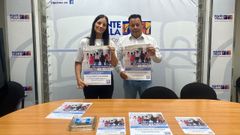 Marta Cousi�o, trabajadora social de la fundaci�n, y �scar Aurelio S�nchez, responsable de marketing del Centro Comercial, hicieron la presentaci�n