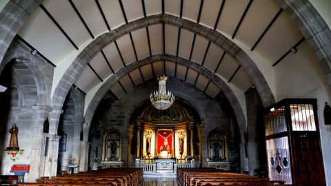 Interior de la iglesia parroquial de San Miguel de Bouzas
