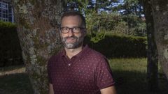 Dominic Roy�, en el exterior de la sede de Santiago de la Misi�n Biol�gica de Galicia del CSIC.