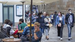 Turistas y peregrinos en la zona monumental de Santiago de Compostela durante el fin de semana