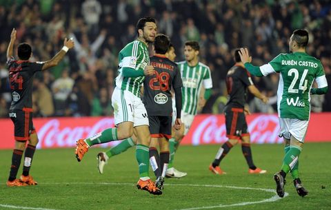 La expulsi�n de Jonny facilit� el trabajo para que Jorge Molina terminase empatando para el Betis. 