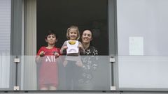 22 de abril, d�a 39 de confinamiento. Cuando faltan pocos d�as para que los ni�os puedan salir a la calle, la compostelana Manola conf�a en que este permiso �mejorar� algo� el confinamiento de sus hijos. �Salir ser� un alivio�, subraya