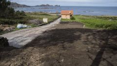 Una parcela en Reira (Camari�as) tras ser derribados algunos chal�s por orden de la APLU