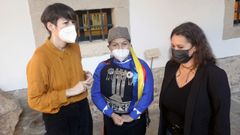 La portavoz nacional del Bloque (izq), Ana Pont�n, junto a la activista Elisa Lonc�n y la pol�tica nacionalista Ana Miranda