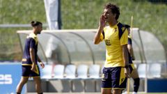 Imanol Idiakez da indicaciones en el entrenamiento de este jueves