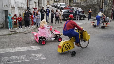 Cortegada despidi el entroido en la provincia.Ms de trescientas personas participaron en el desfile