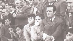 Aficionados del Real Oviedo en la grada del Tartiere, 1965. Mus&eacute;u del Pueblu d'Asturies.
