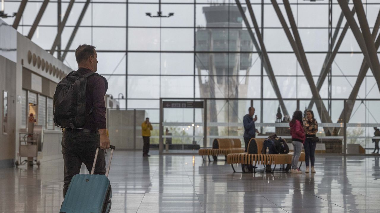 El Gobierno trata de frenar la fuga de aerolíneas como la que sufrió Galicia subiendo la tasas aeroportuarias solo un 0,33 %