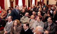 El gobierno local al completo se reuni� ayer por la ma�ana con los representes vecinales