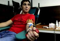 Un estudiante dona sangre en Xeograf�a e Historia, en una imagen de archivo.