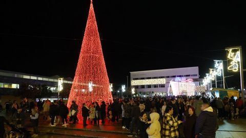 Encendido del alumbrado navide�o en Burela y chocolatada