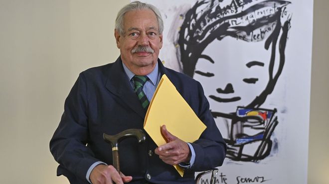 El escritor Gonzalo Celorio durante una rueda de prensa en Madrid este lunes.