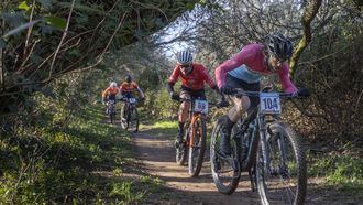 Participantes en la primera prueba del circuito de BTT Transgalaica, celebrada en Ames
