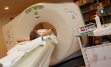 Un paciente someti�ndose a una Tomograf�a Axial Computarizada (TAC)