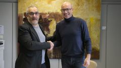 El deputado Xos� Lu�s Penas y el alcalde caban�s, Jos� Mu��o