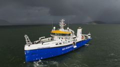 El nuevo oceanogr�fico realizando pruebas en la r�a de Vigo.