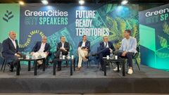 Marcos Vali�o, a la derecha, en el foro celebrado en M�laga.