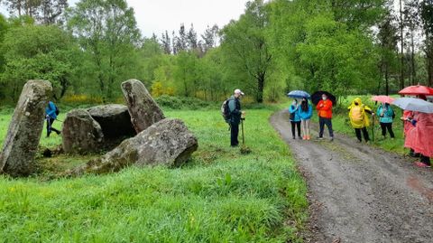 Dolmen de Aldemunde, en una visita de Senda Nova 