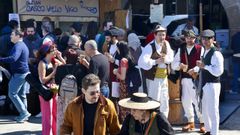 Ambiente festivo en la plaza de O Berb�s con motivo del inicio de la Reconquista.