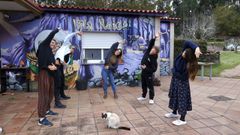 Sesin de meditacin llevada a cabo entre los residentes del co-living Vila Meiga