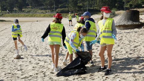 Programa Ludieduca de Jealsa y La Cruz Roja con motivo del d�a de los oc�anos en Barra�a y o Areal