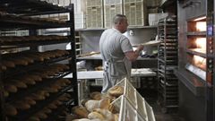 Imagen de archivo de una panader�a de Ourense, en pleno proceso de elaboraci�n
