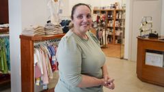 Rosa María Díaz, en el nuevo local de Xestos Moda Infantil.