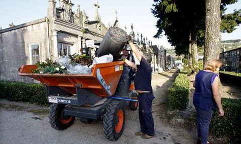 Estos d�as se est� llevando a cabo una completa limpieza de San Mauro de cara al D�a de Difuntos. 