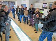 El presidente del consejo regulador, a la derecha, con los sumilleres en el Centro do Vi�o. 