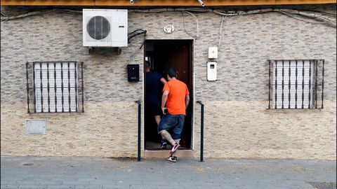 �El Prenda� celebra la libertad provisional en su domicilio de Sevilla