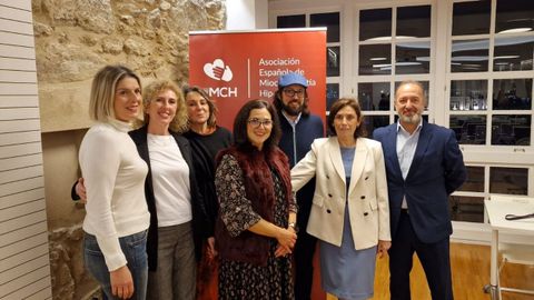 La directiva de la Asociaci�n Espa�ola de Miocardiopat�a Hipertr�fica. Con chaqueta blanca la presidenta, Susana Portela