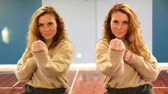 Silvia Iria Miramontes dirige Siliria Dance Center, en Compostela, donde se gestan las coreograf�as de Tanxugueiras.