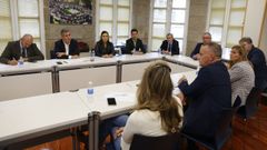 Reunin del PP de Pontevedra con senadores que participan en la Comisin de  Transportes