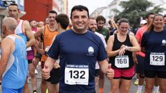 El alcalde de Laxe, Francisco Charl�n, particip� en la carrera popular celebrada este domingo en la localidad