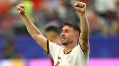 Aymeric Laporte celebra el triunfo de la selecci�n espa�ola ante Portugal.