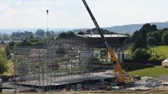 Montaje del escenario para O Son do Cami�o en el monte do Gozo.
