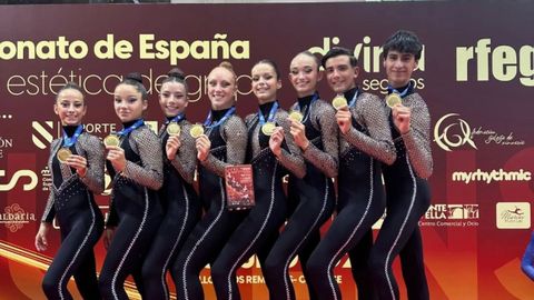 Equipo junior mixto de gimnasia estética Escolas Pavillón proclamados campeones de España.