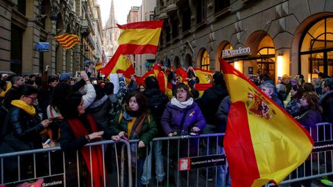 �Nos une la resistencia al nacionalismo y la voluntad de reflejar las contradicciones del independentismo en su espejo�, se�al� Ib��ez, que asegur� que si los secesionistas quieren forzar la independencia y, as�, �si nos vemos obligados, estaremos dispuestos a llegar hasta el final� a la hora de crear una nueva comunidad aut�noma con las comarcas de Barcelona y Tarragona, en las que no hay mayor�a independentista
