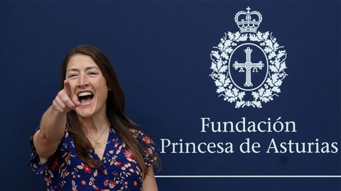 La astronauta estadounidense Christina Koch, una de las tripulantes de la misi�n Artemis II de la NASA que en abril hizo historia al orbitar la Luna, a su llegada este lunes a Oviedo, donde el viernes recoger� el Premio Princesa de Asturias de la Concordia