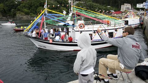 En la imagen, una celebraci�n de archivo de la procesi�n del Carmen en Lorb�, que recuper� la salida mar�tima hace varios decenios, pero este a�o la comisi�n de fiestas ha decidido que la veintena de pesqueros que se sumaban, adem�s de los recreativos, no salgan al mar