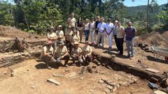 Una comitiva institucional visit� este martes las excavaciones