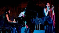 Cristina Pato y Rosa Cedr�n, durante su concierto