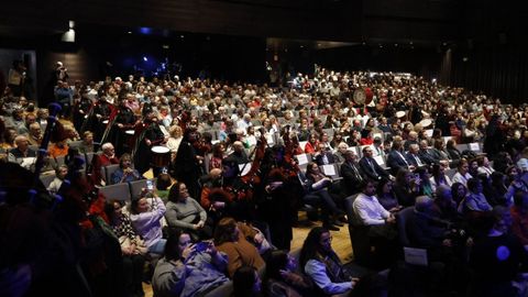 Entrada de la Real Banda de Gaitas en el Auditorio, que registr� un lleno absoluto