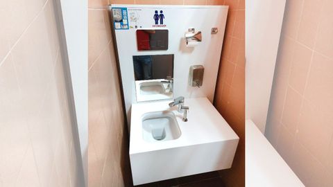 Ba�o adaptado en campus de la Universidad de Oviedo para personas ostomizadas